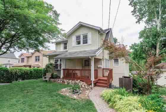 818 Park Ave River Edge, NJ presented by North Jersey Partners brokered by eXp Realty - www.thisisriveredge.com